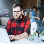 Exploring the Pros and Cons of Contracting in today’s Job Market