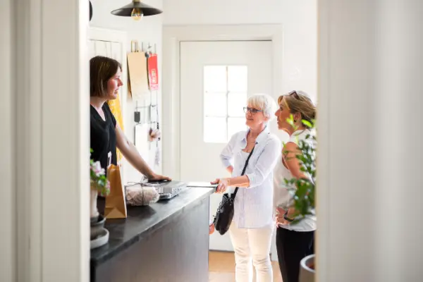 What to Look for When Choosing a Concierge Service for Your Home or Business